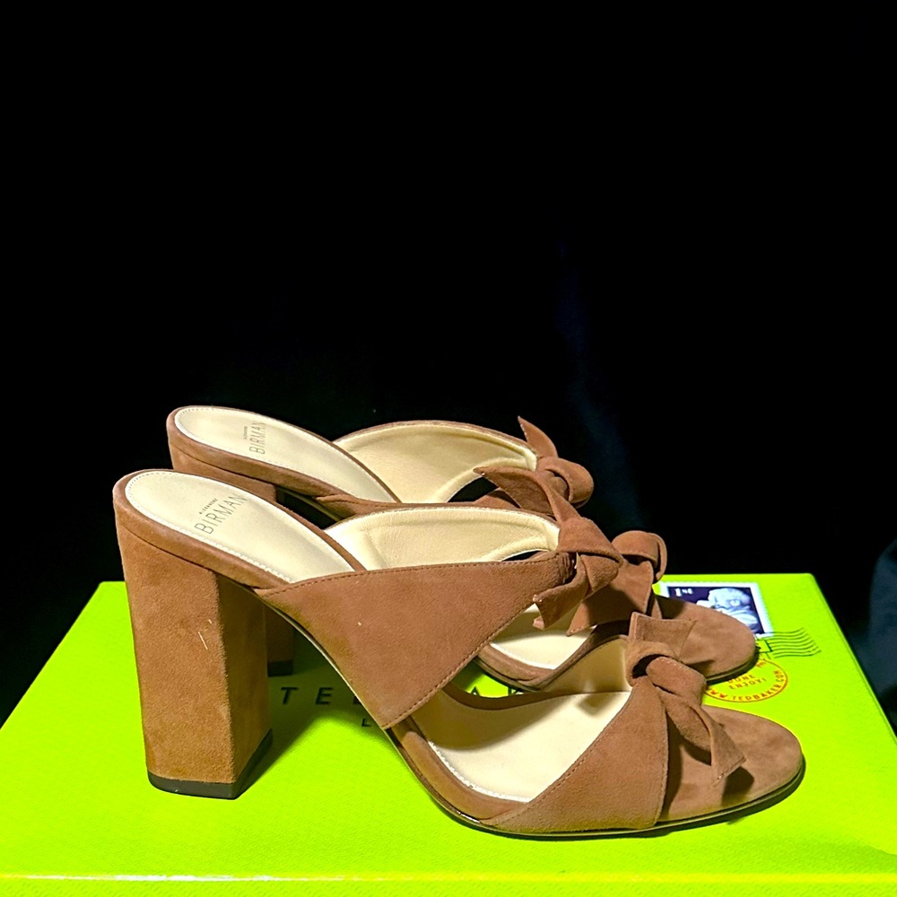 Alexandra Birman/ Bow accent/ Multistap / Block Heel Mule